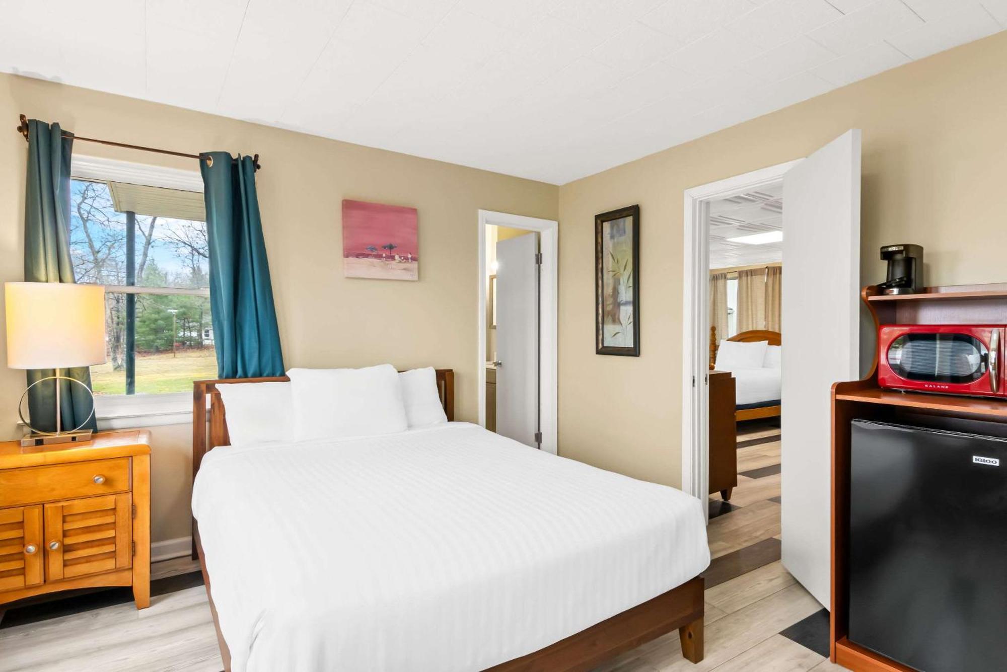 Rodeway Inn Formerly Camp Inn Lodge Oscoda Екстериор снимка