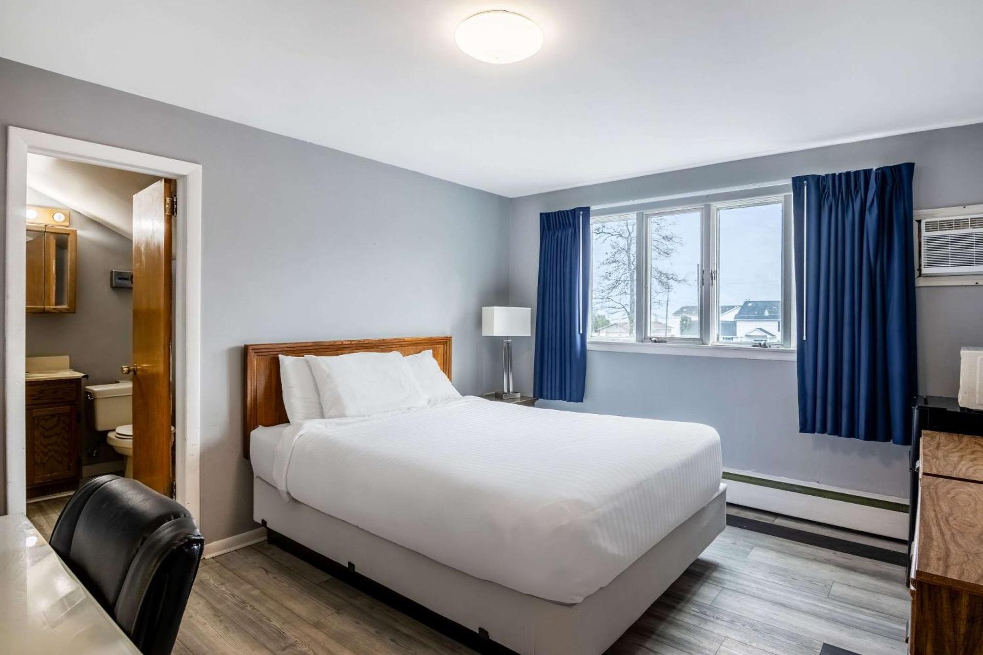 Rodeway Inn Formerly Camp Inn Lodge Oscoda Екстериор снимка